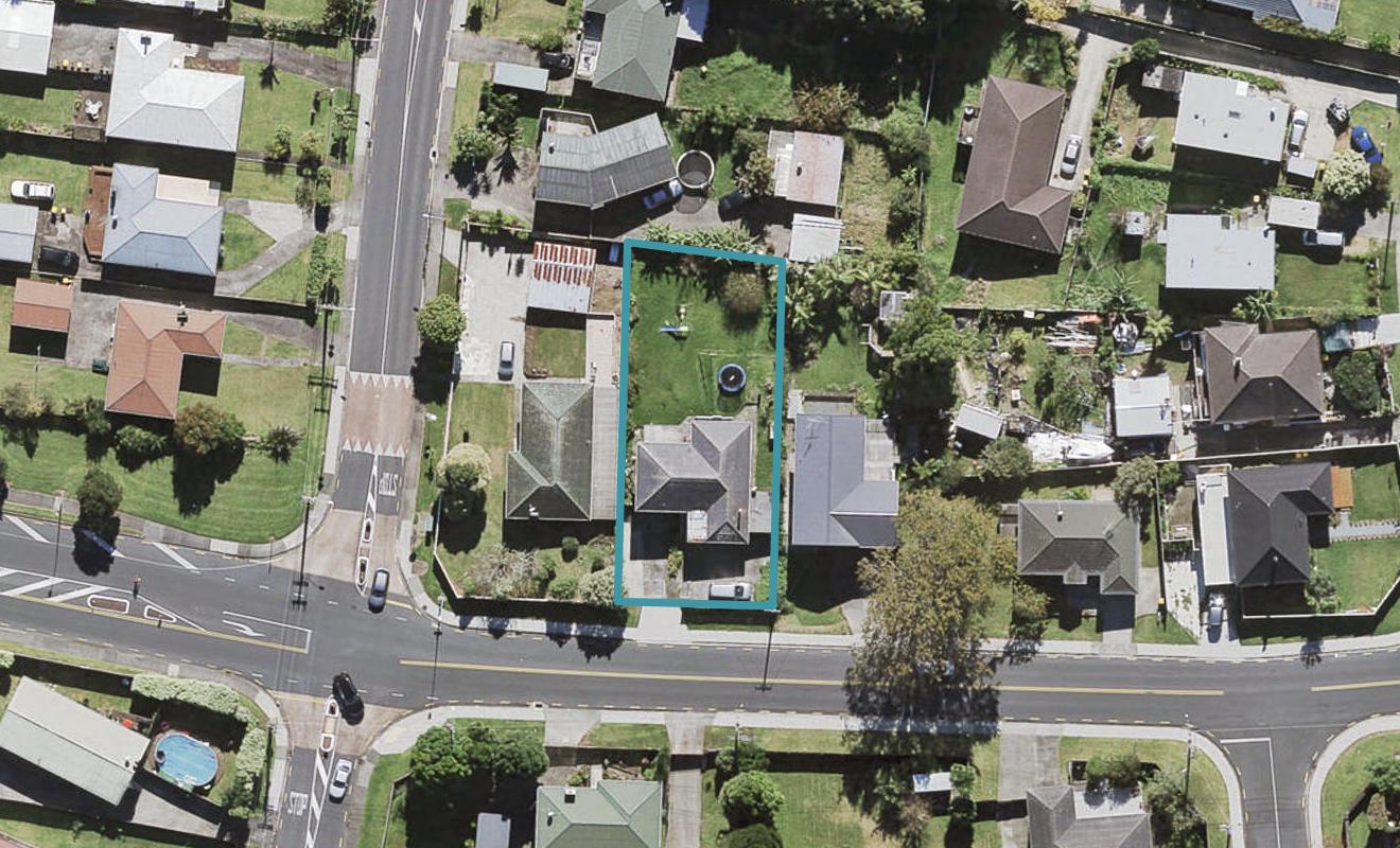 49 School Road, Te Atatu South, Auckland - Carousel 1