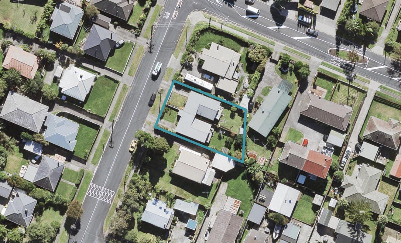 2/71 Lynwood Road, New Lynn, Auckland - Carousel 1