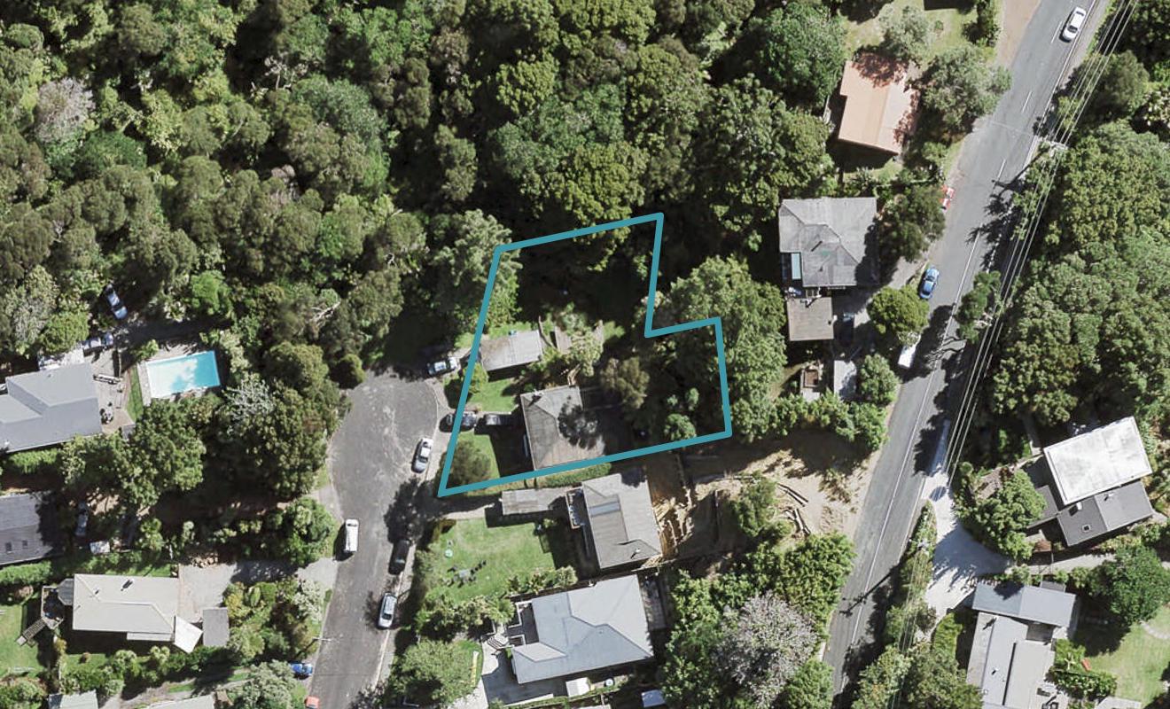 21 Warwick Avenue, Titirangi, Auckland - Carousel 1