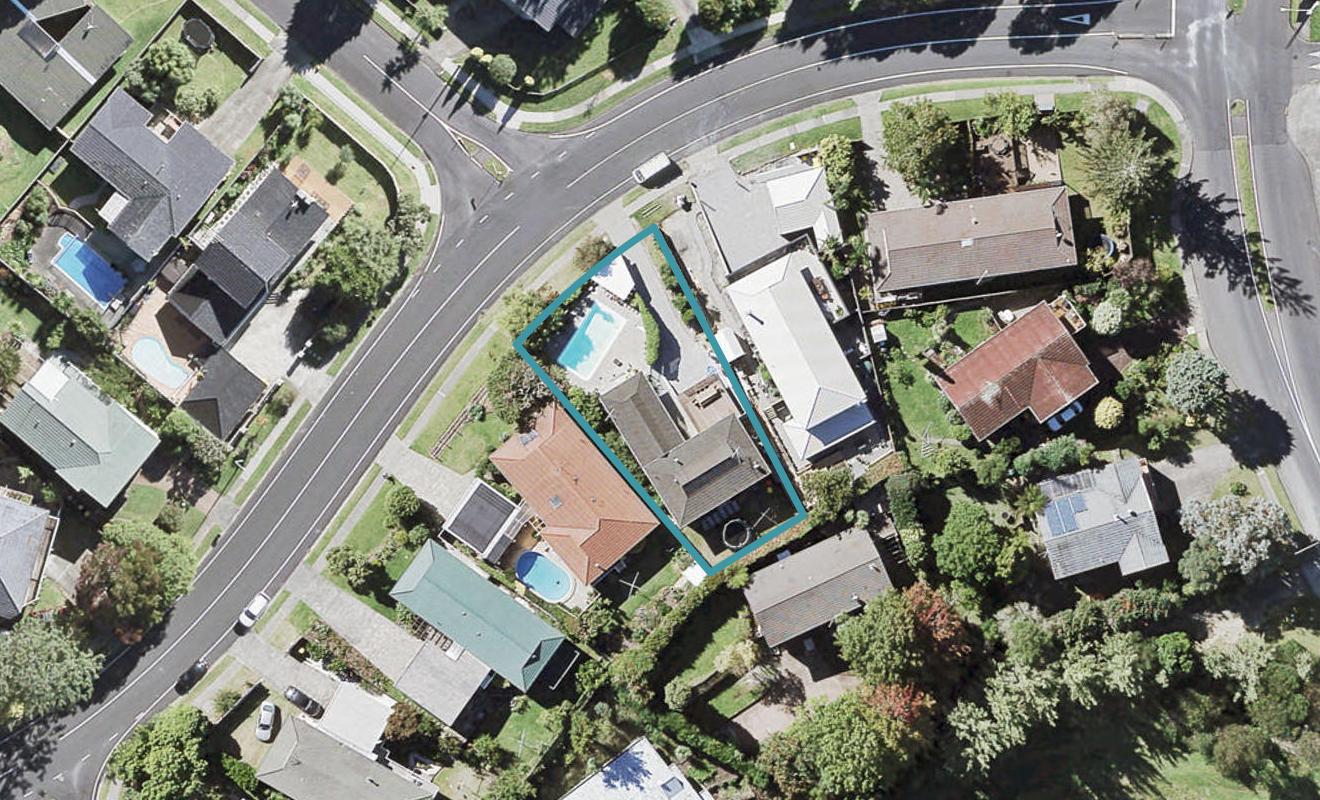 4 John Downs Drive, Browns Bay, Auckland - Carousel 1