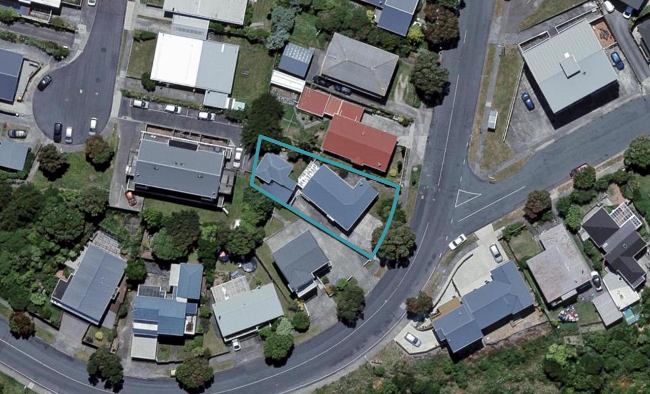 17 Akaroa Drive, Maupuia, Wellington - Carousel 1