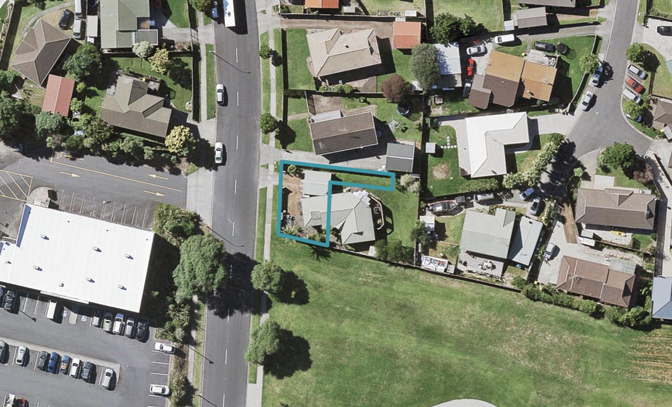 17 Burswood Drive, Burswood, Auckland - Carousel 1
