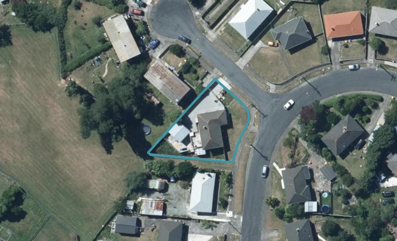 1 Lincoln Grove, Cannons Creek, Porirua - Carousel 1