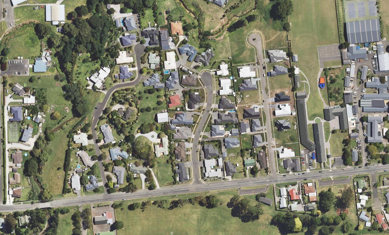 8 Charteris Rise, Riverdale, Gisborne - Carousel 1