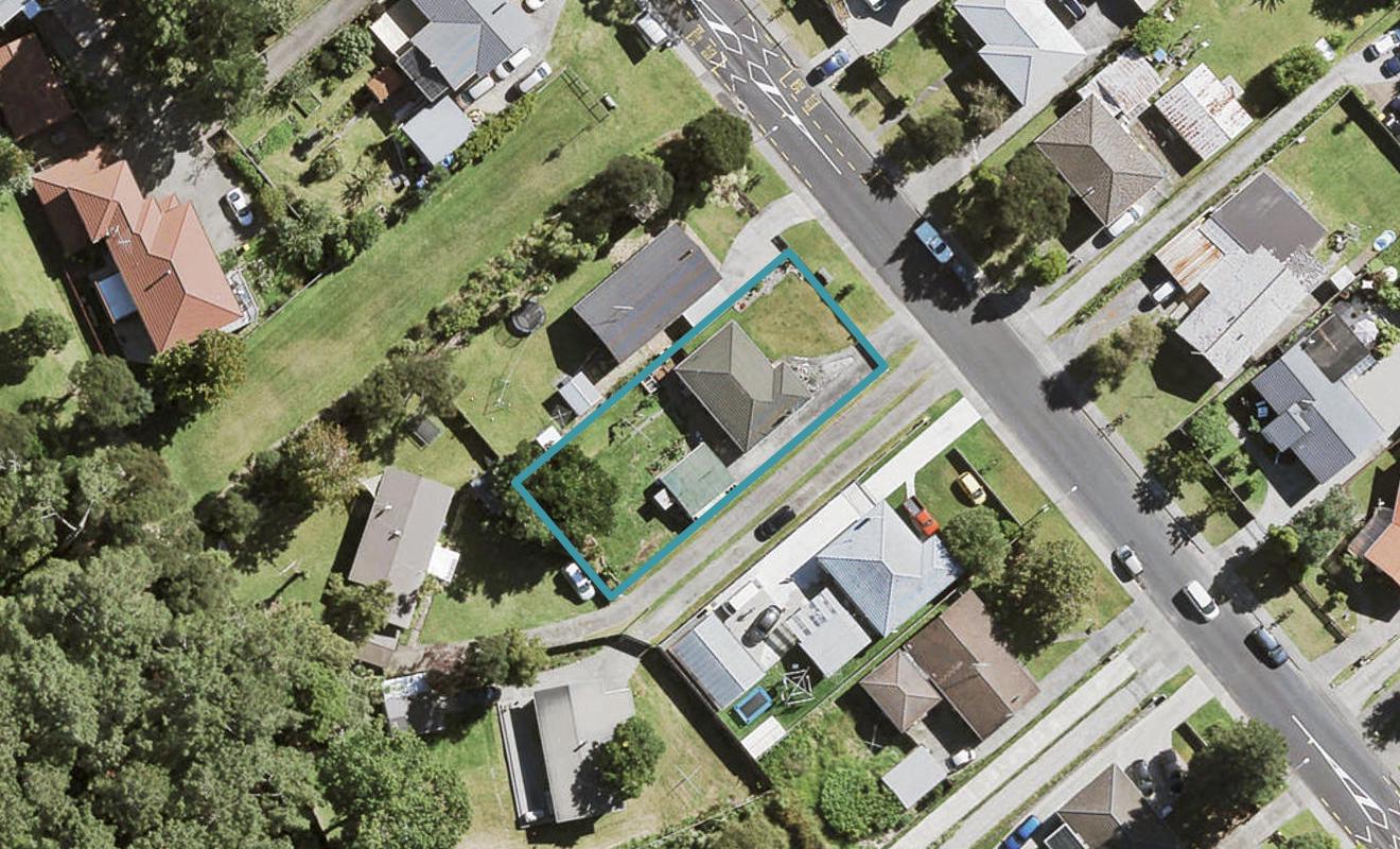 48 Castleford Street, Green Bay, Auckland - Carousel 1