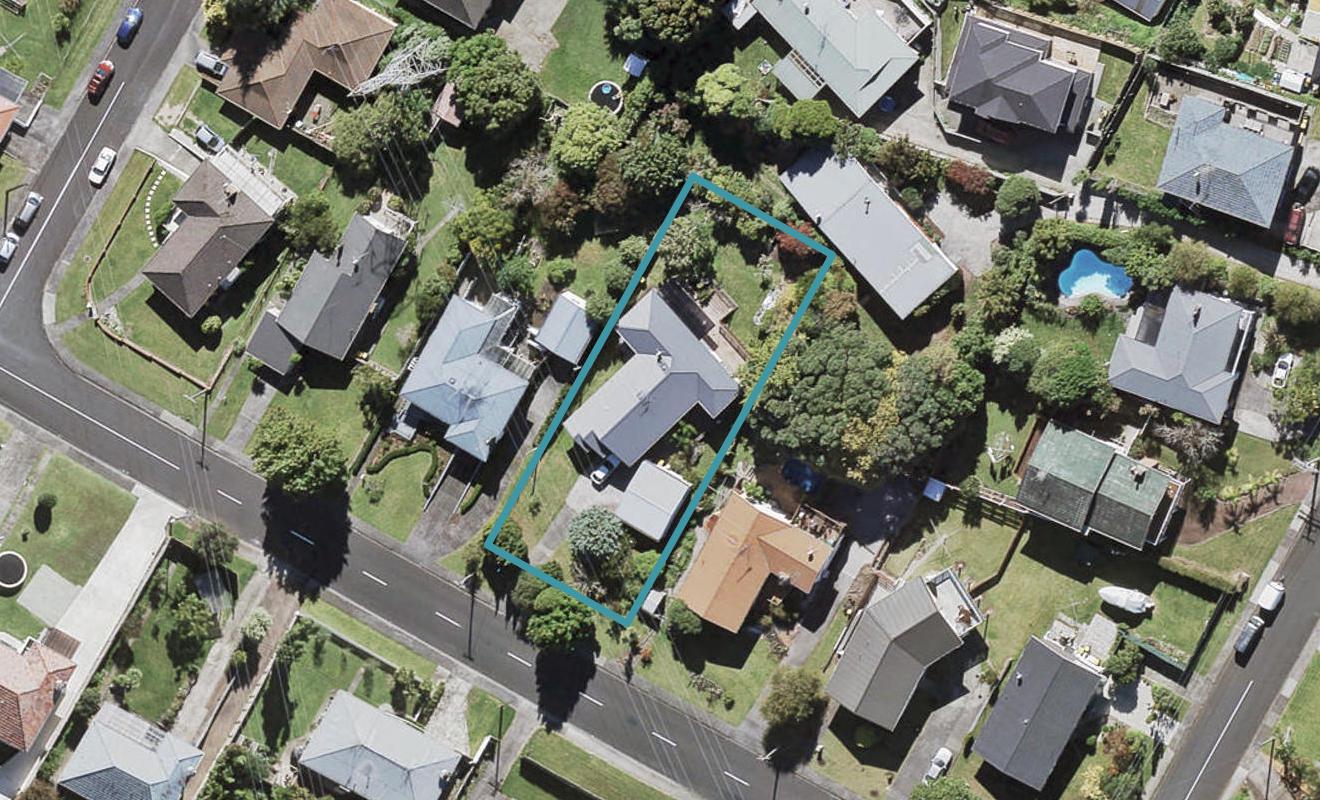 14 Lyndhurst Road, Te Atatu South, Auckland - Carousel 1