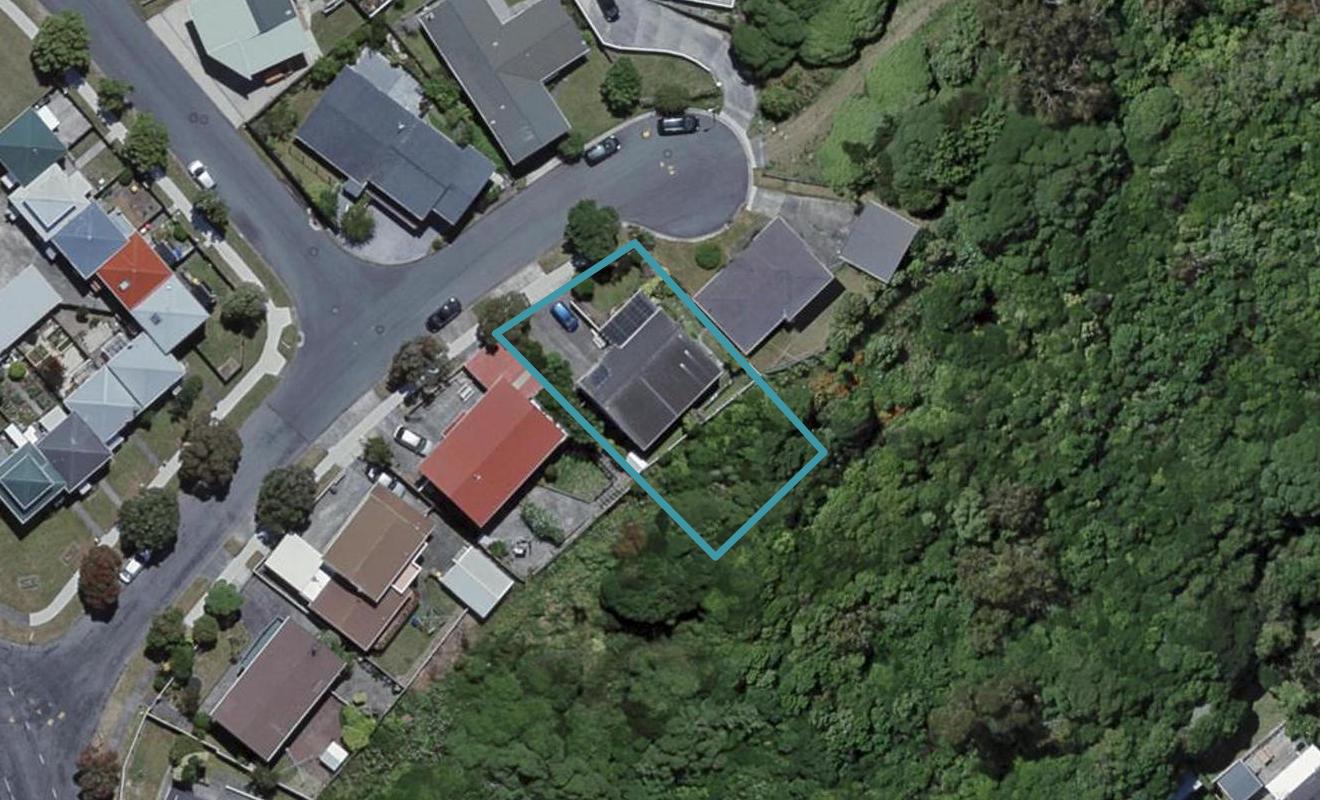 8 Aramoana Place, Maupuia, Wellington - Carousel 1