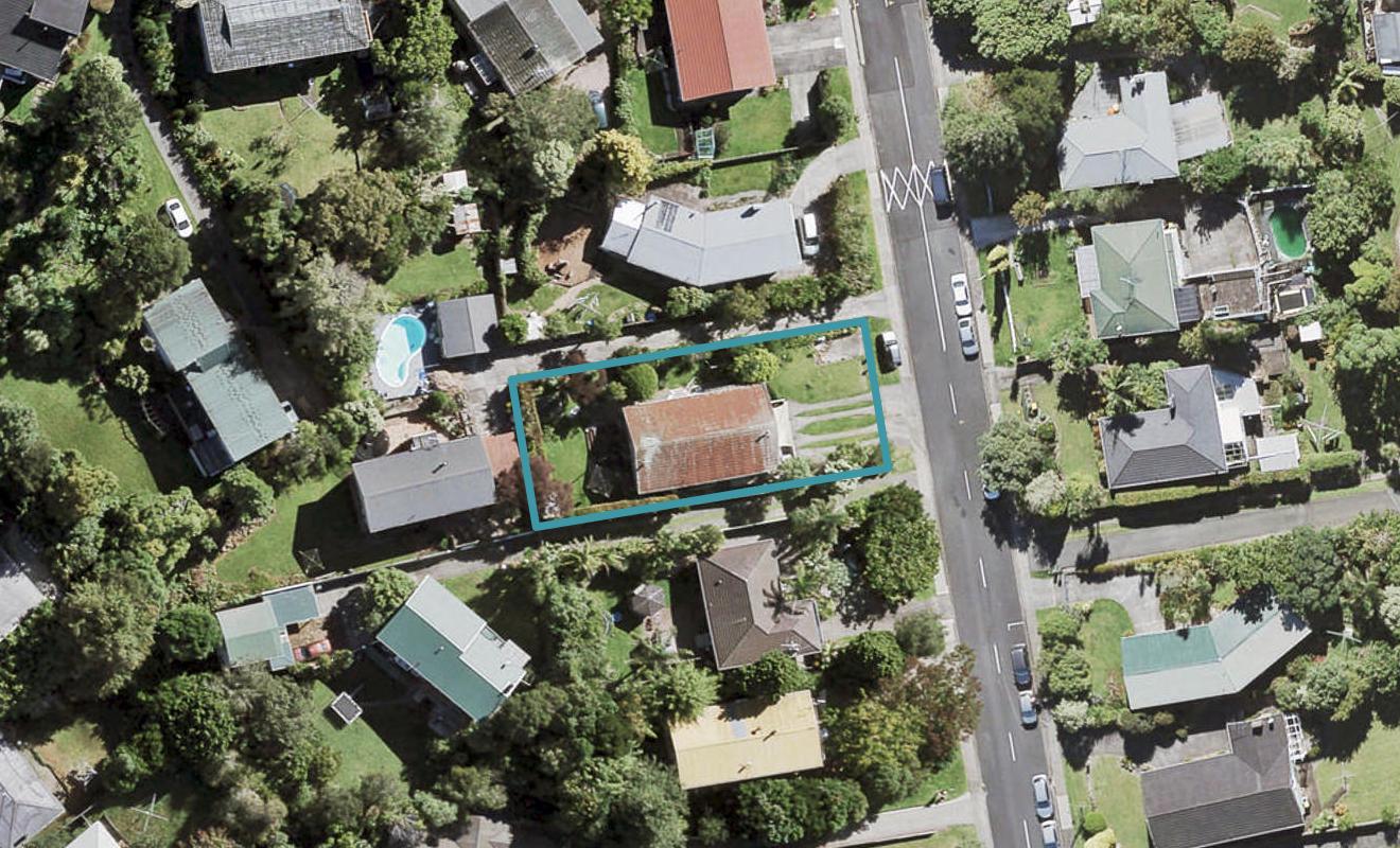 8 Hilling Street, Titirangi, Auckland - Carousel 1
