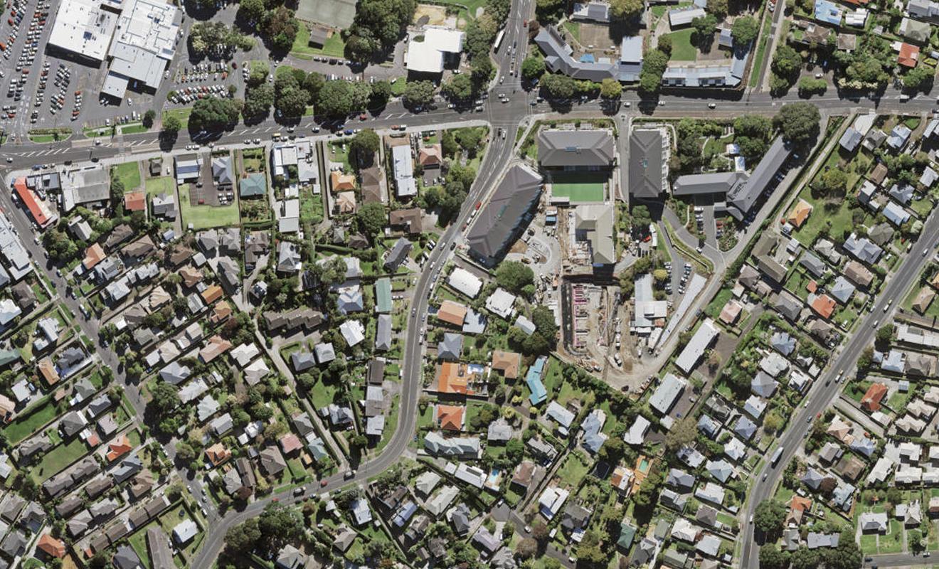 35B Warren Avenue, Three Kings, Auckland - Carousel 1