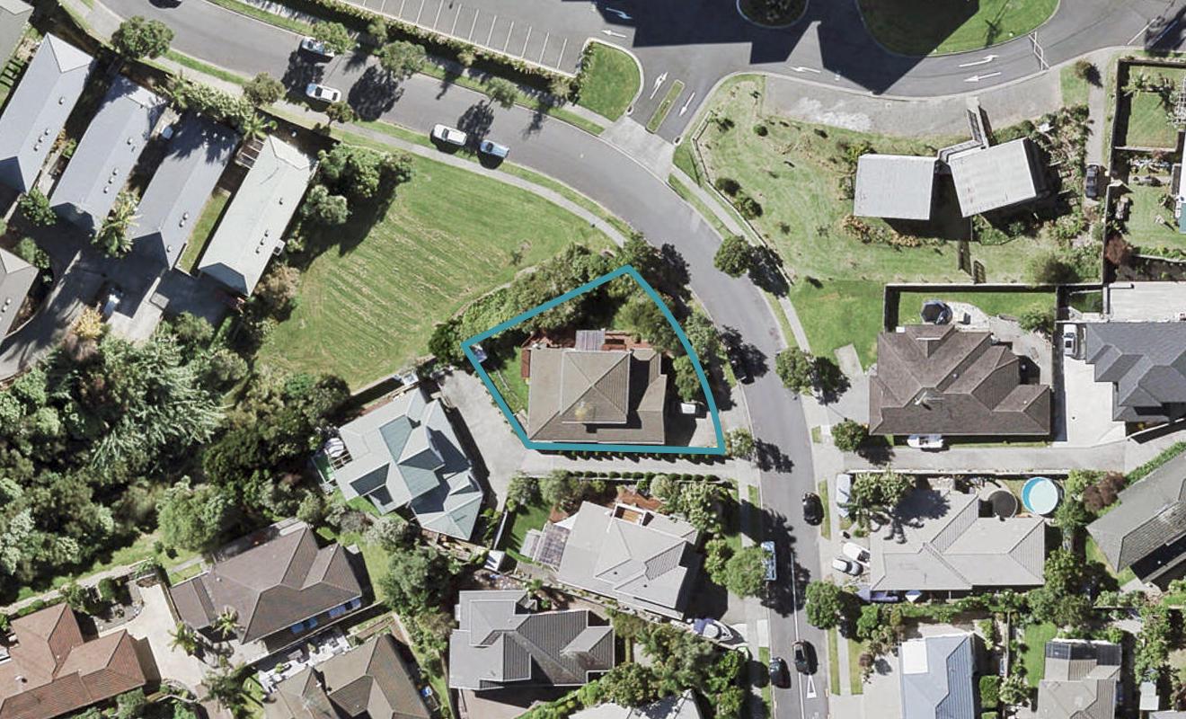 8 Northcross Drive, Oteha, Auckland - Carousel 1