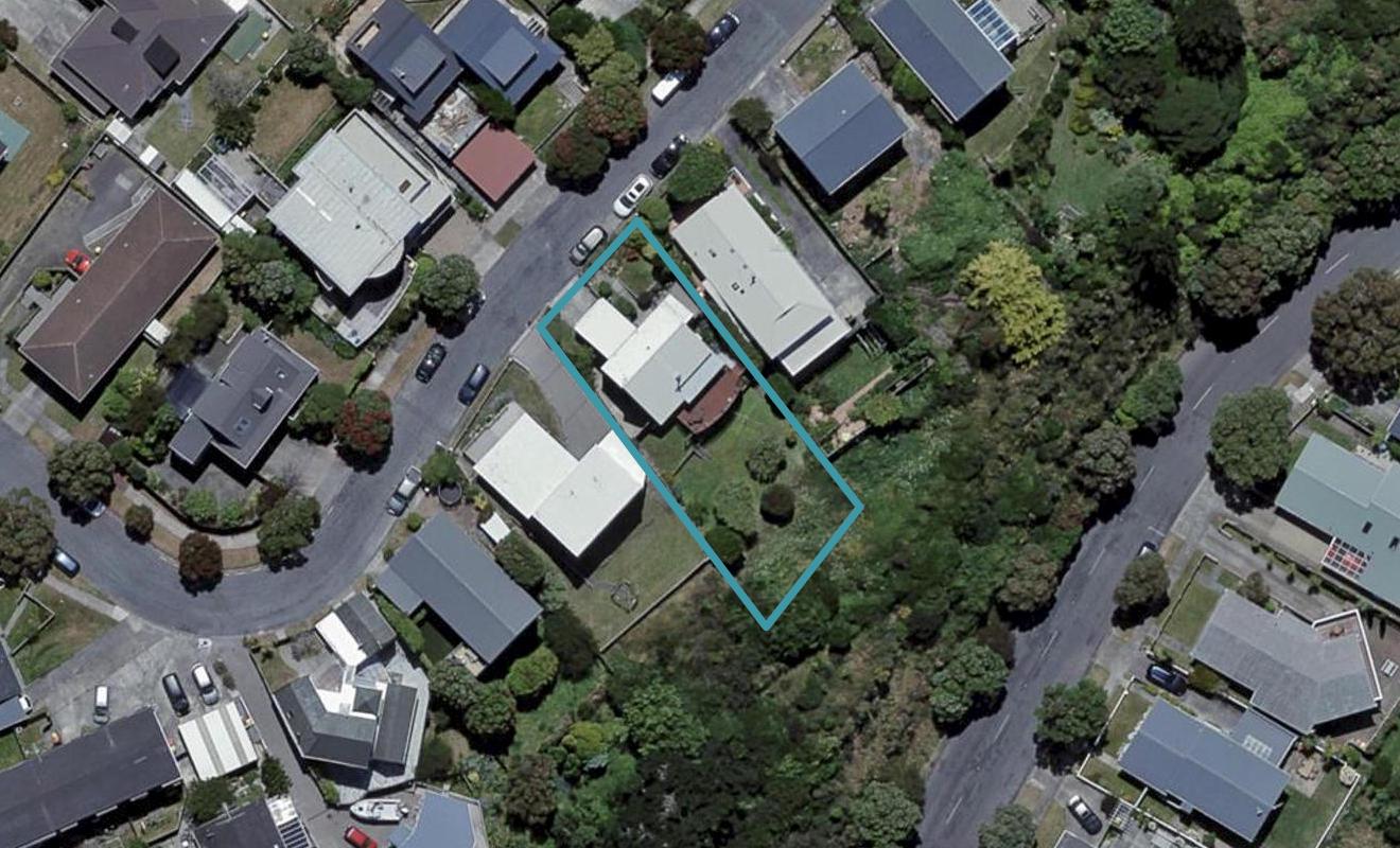 14 Cobar Close, Maupuia, Wellington - Carousel 1