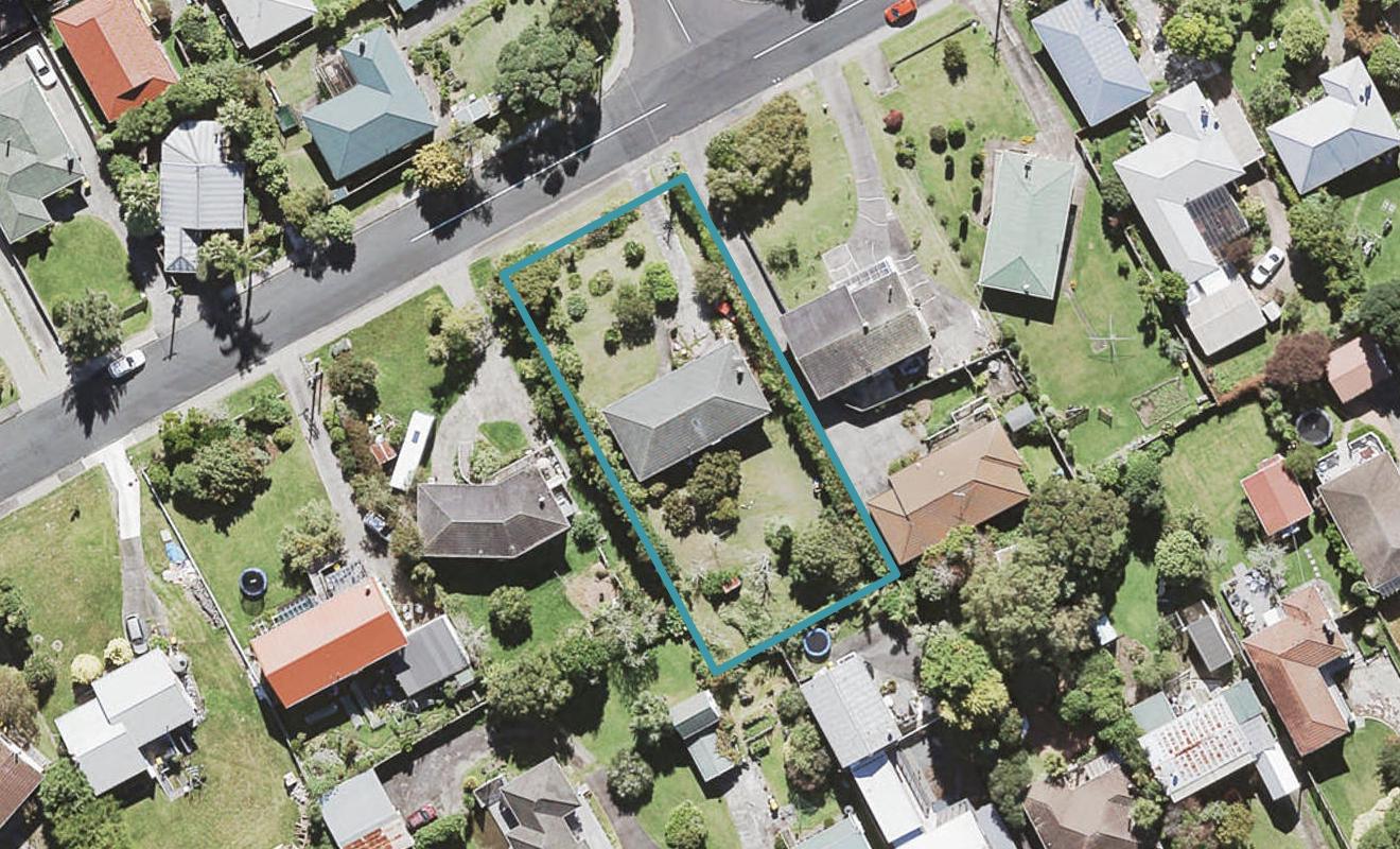 16 Barron Drive, Green Bay, Auckland - Carousel 1