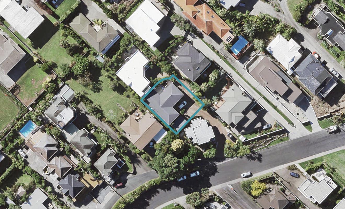 2/17 Commodore Parry Road, Castor Bay, Auckland - Carousel 1