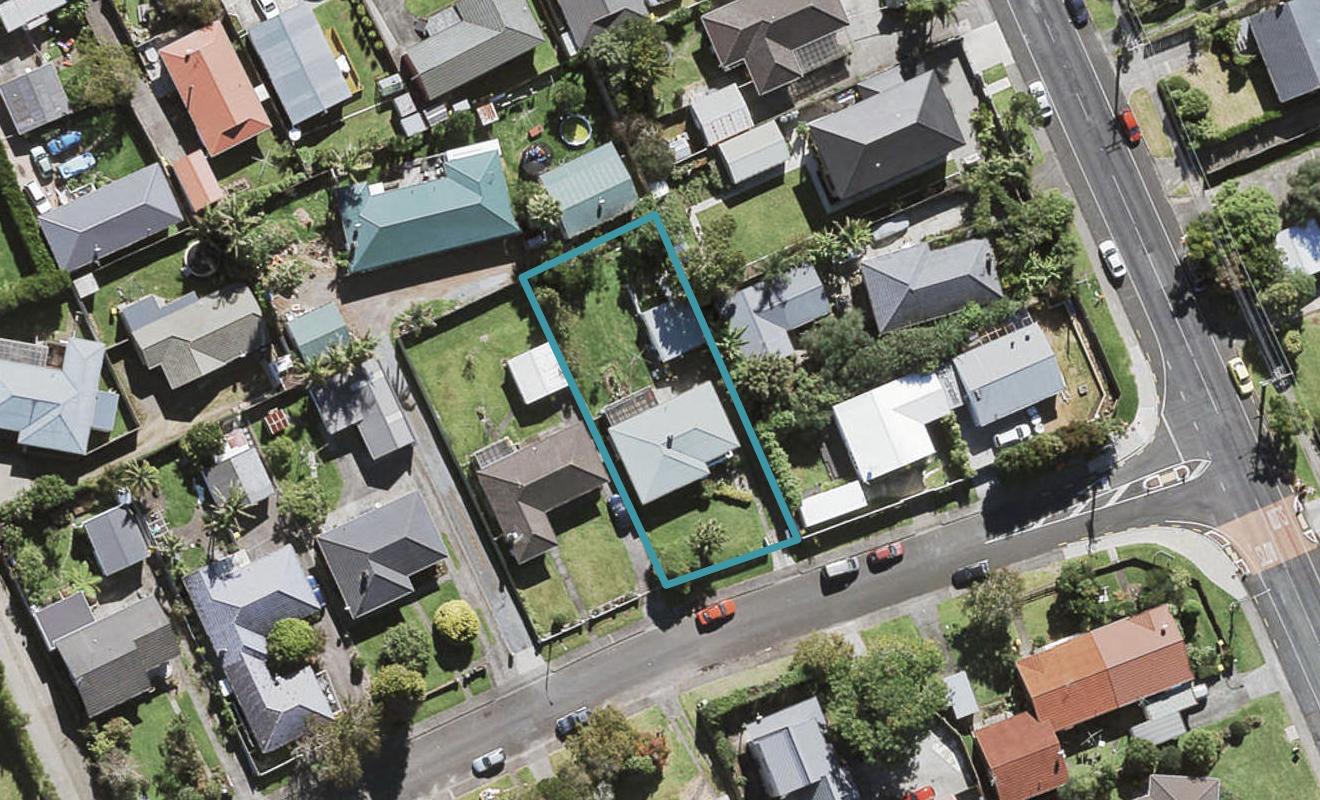 3 Mickle Street, Te Atatu South, Auckland - Carousel 1