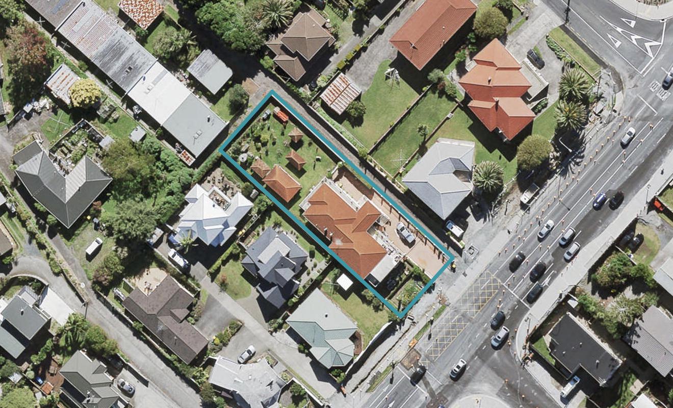 338 Te Atatu Road, Te Atatu South, Auckland - Carousel 1