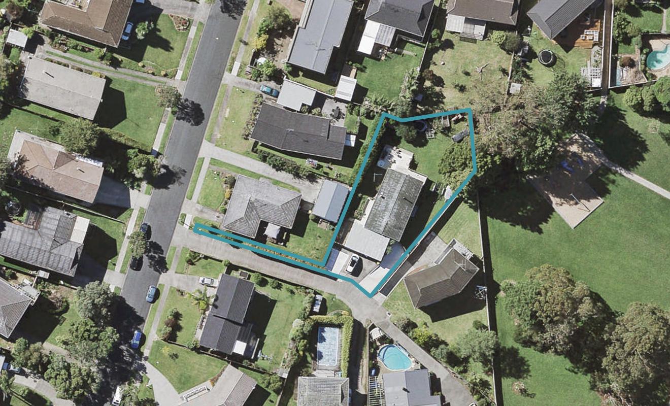 8 Maroubra Place, Botany Downs, Auckland - Carousel 1