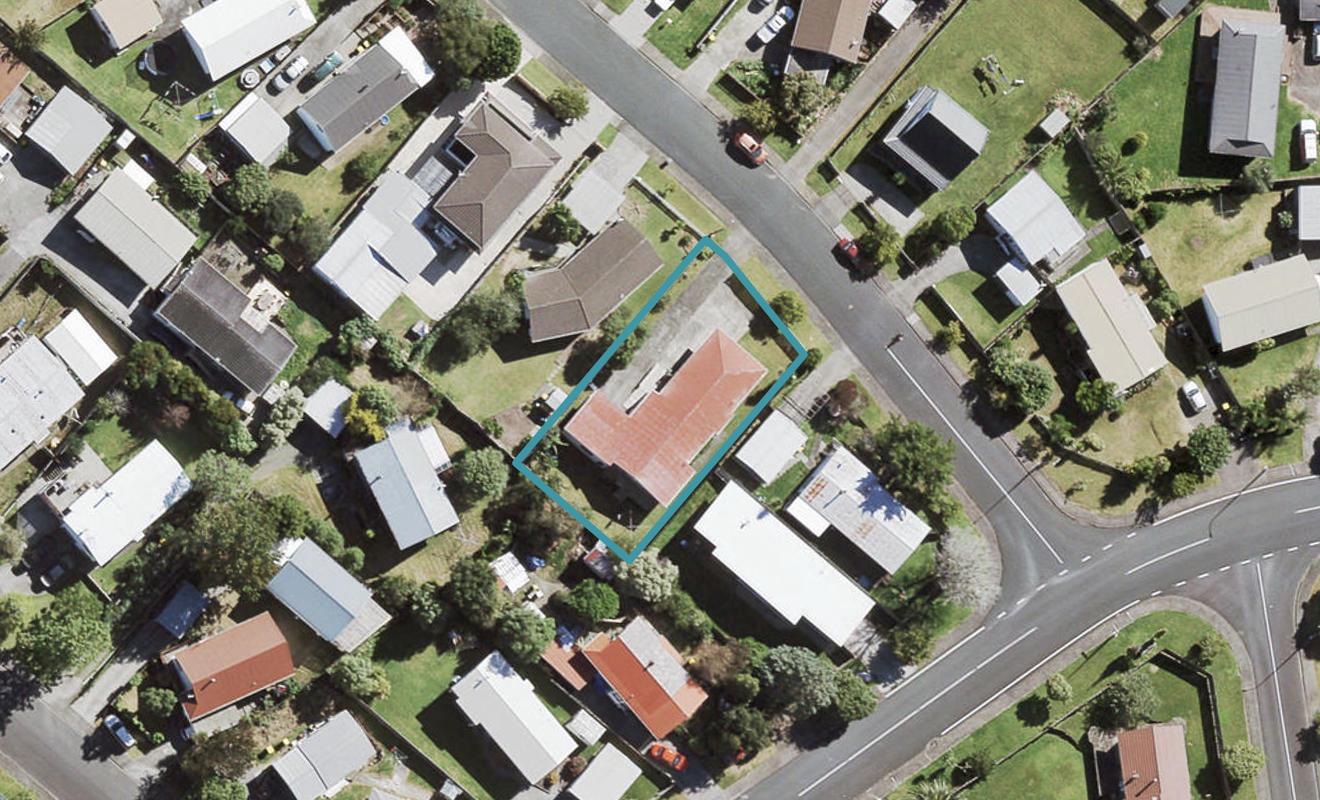 4 Imperial Place, Henderson, Auckland - Carousel 1