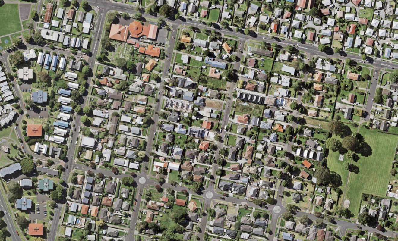 15D Holland Avenue, Point England, Auckland - Carousel 1