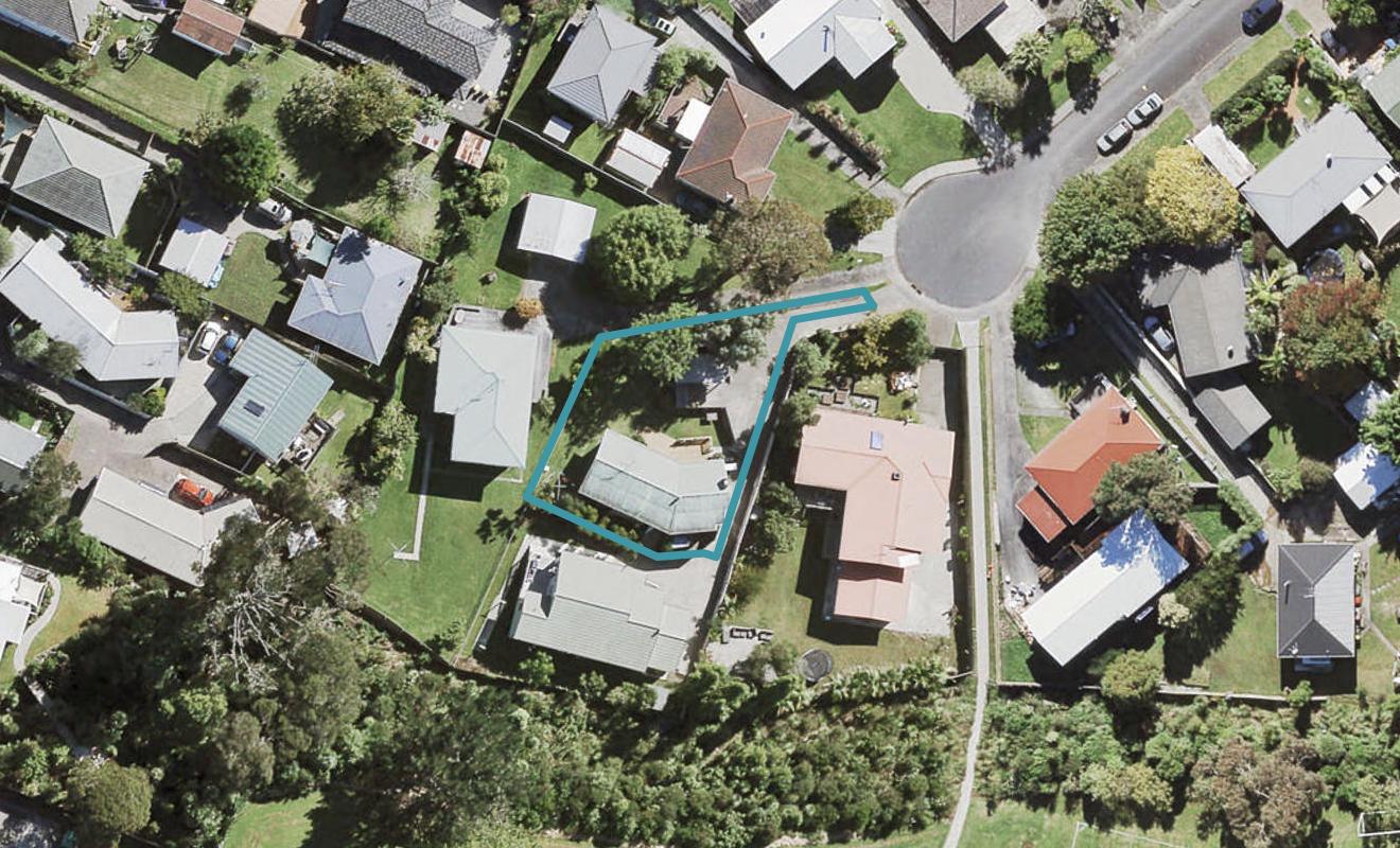 15 Firle Place, Green Bay, Auckland - Carousel 1