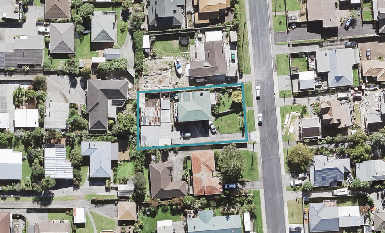 7 Cleve Road, Green Bay, Auckland - Carousel 1