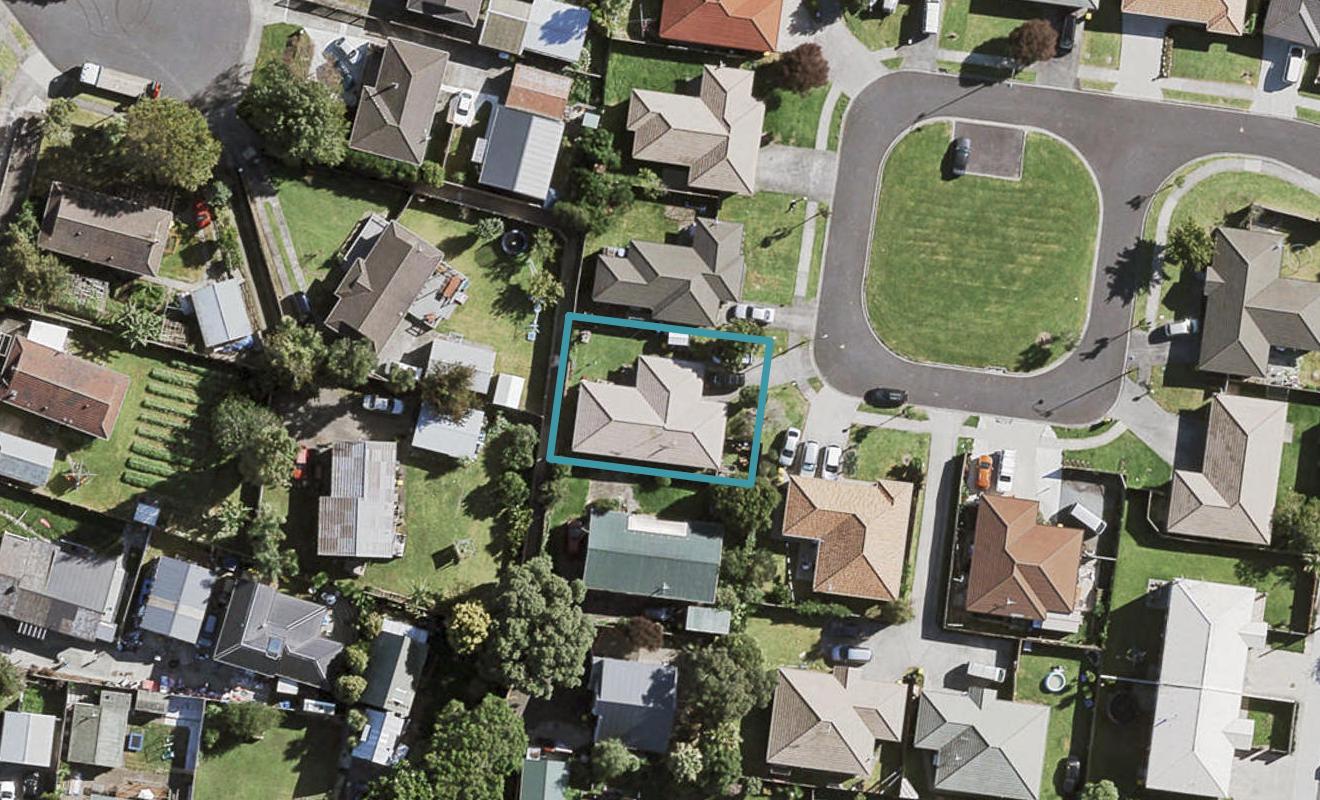 19 Piriti Place, Weymouth, Auckland - Carousel 1