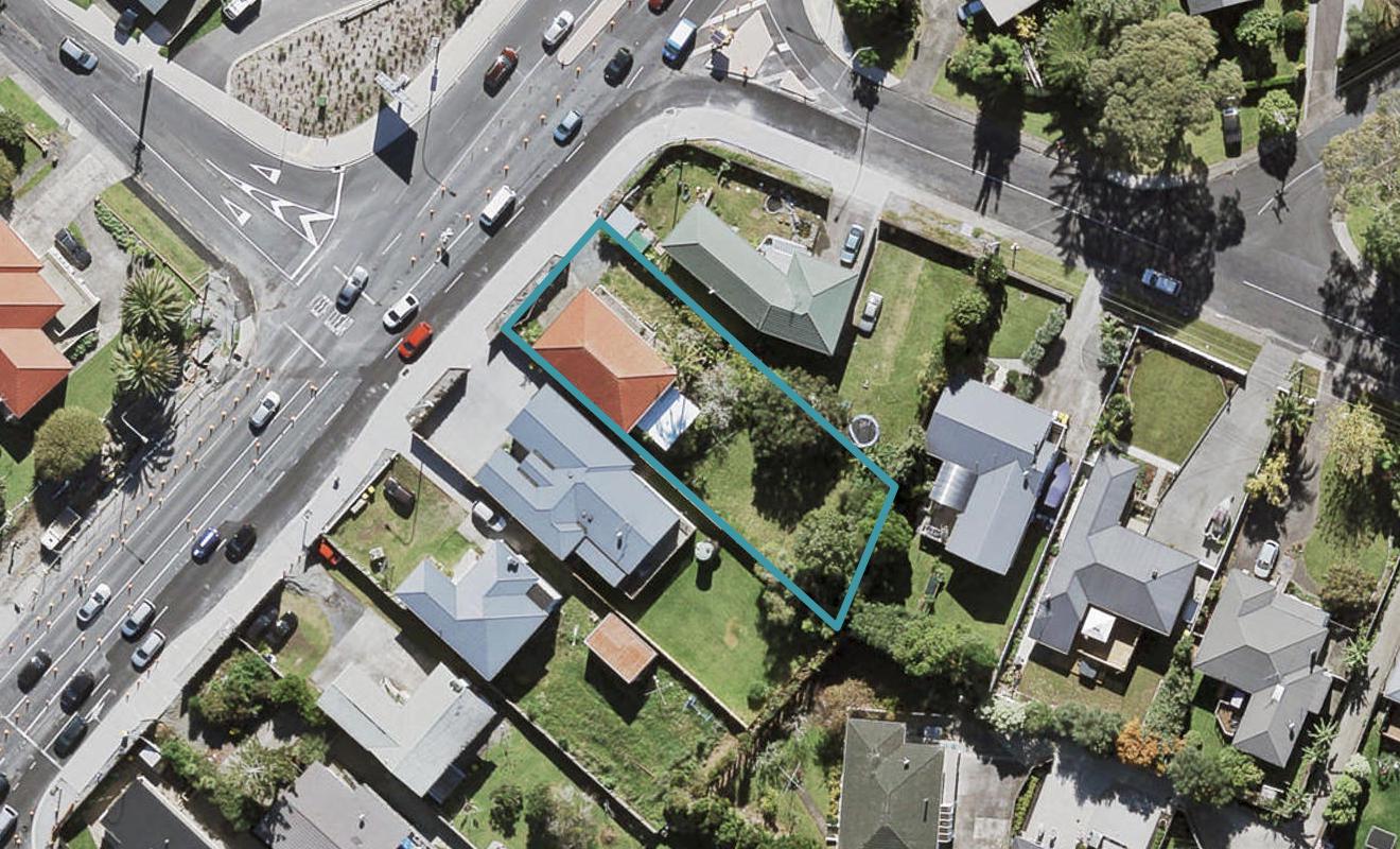 313 Te Atatu Road, Te Atatu South, Auckland - Carousel 1