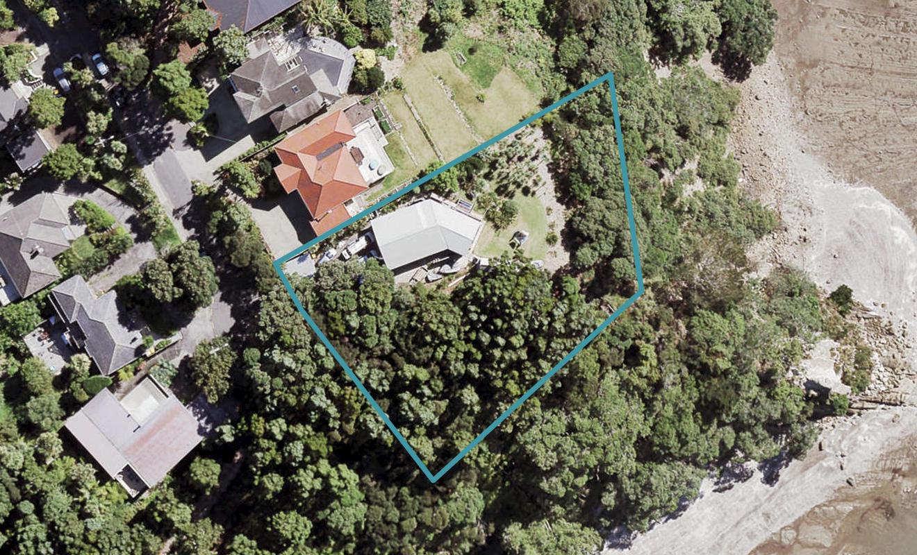 34 Arama Avenue, Titirangi, Auckland - Carousel 1