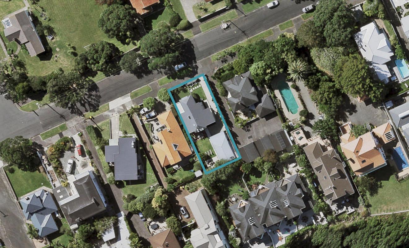 2/75 Stanley Point Road, Stanley Point, Auckland - Carousel 1