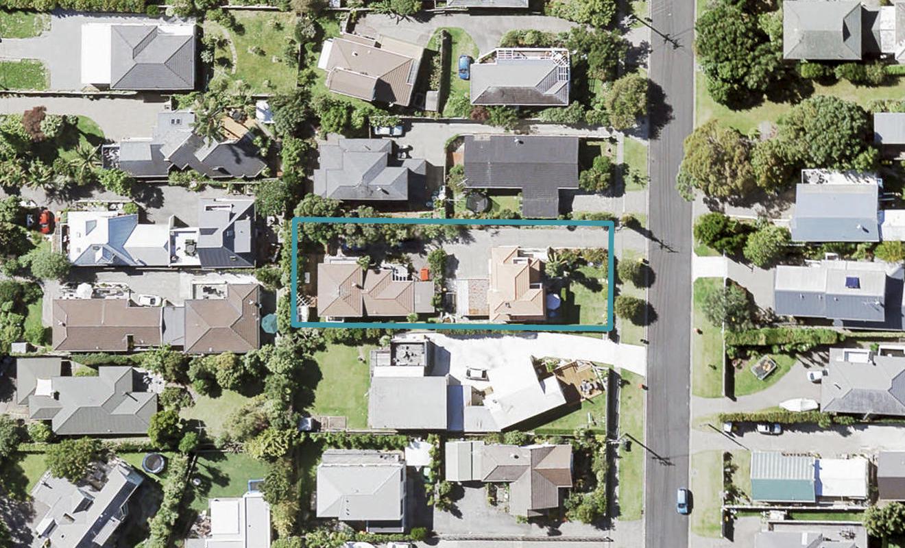 2/18 Rothesay Bay Road, Rothesay Bay, Auckland - Carousel 1