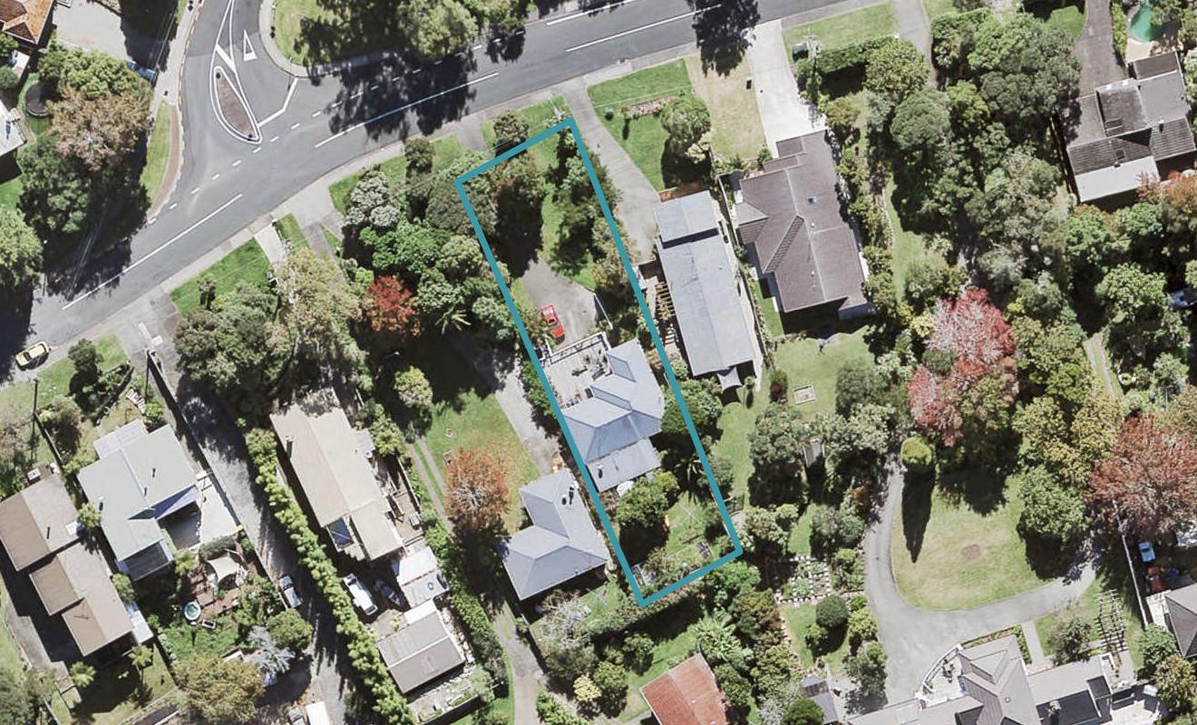 92 Cliff View Drive, Green Bay, Auckland - Carousel 1