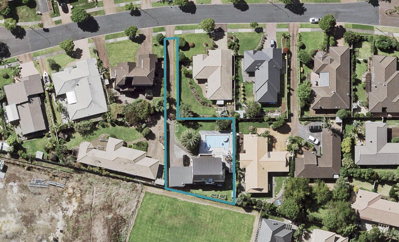 16 Simon Owen Place, Golflands, Auckland - Carousel 1