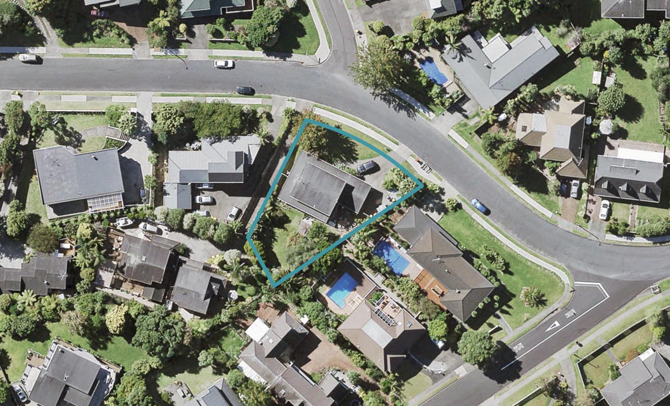 6 Penguin Drive, Murrays Bay, Auckland - Carousel 1