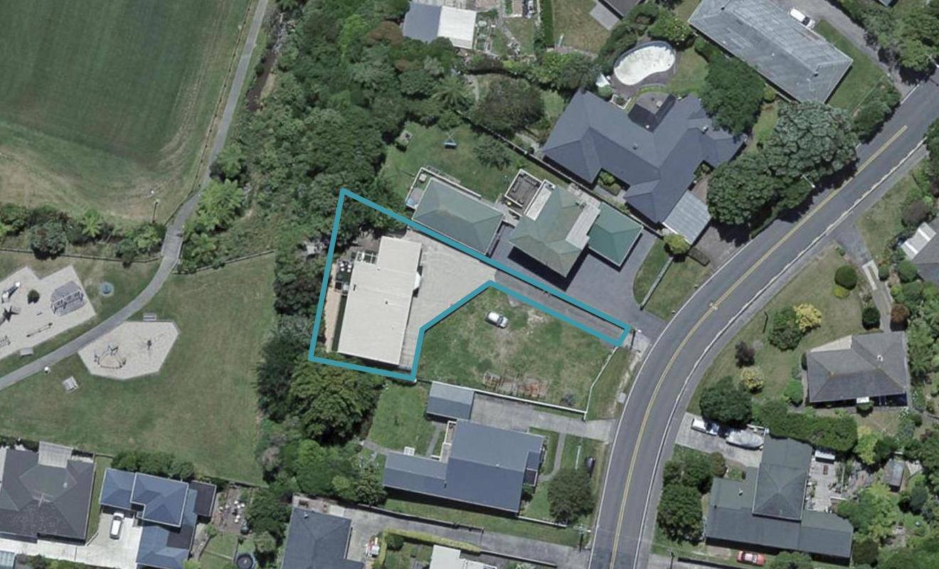 18A Ngatitoa Street, Tawa, Wellington - Carousel 1