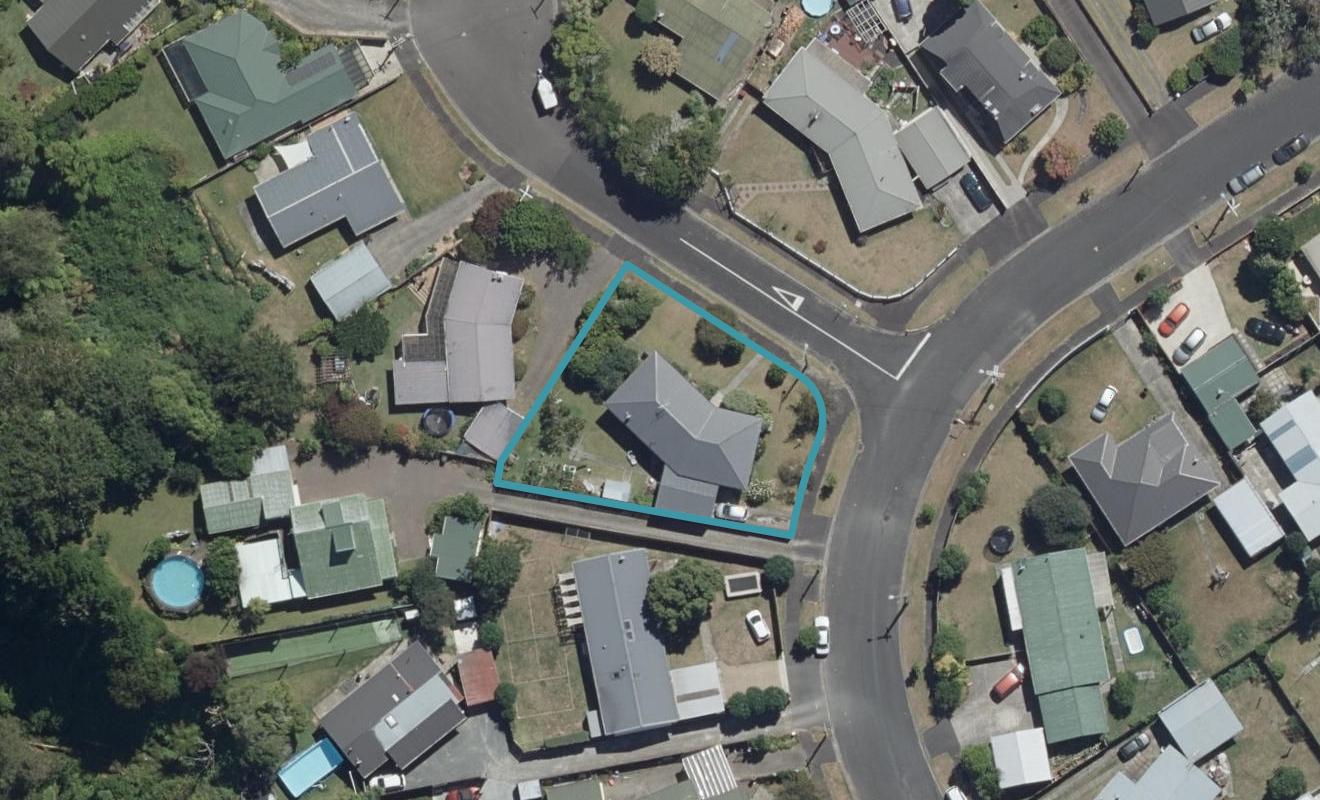 77 Fitzroy Avenue, Fitzroy, Hamilton - Carousel 1