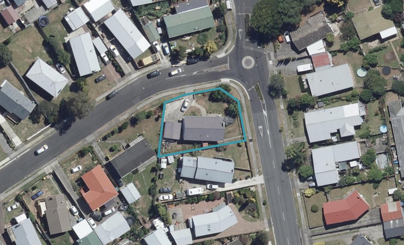 21 Deanwell Avenue, Deanwell, Hamilton - Carousel 1