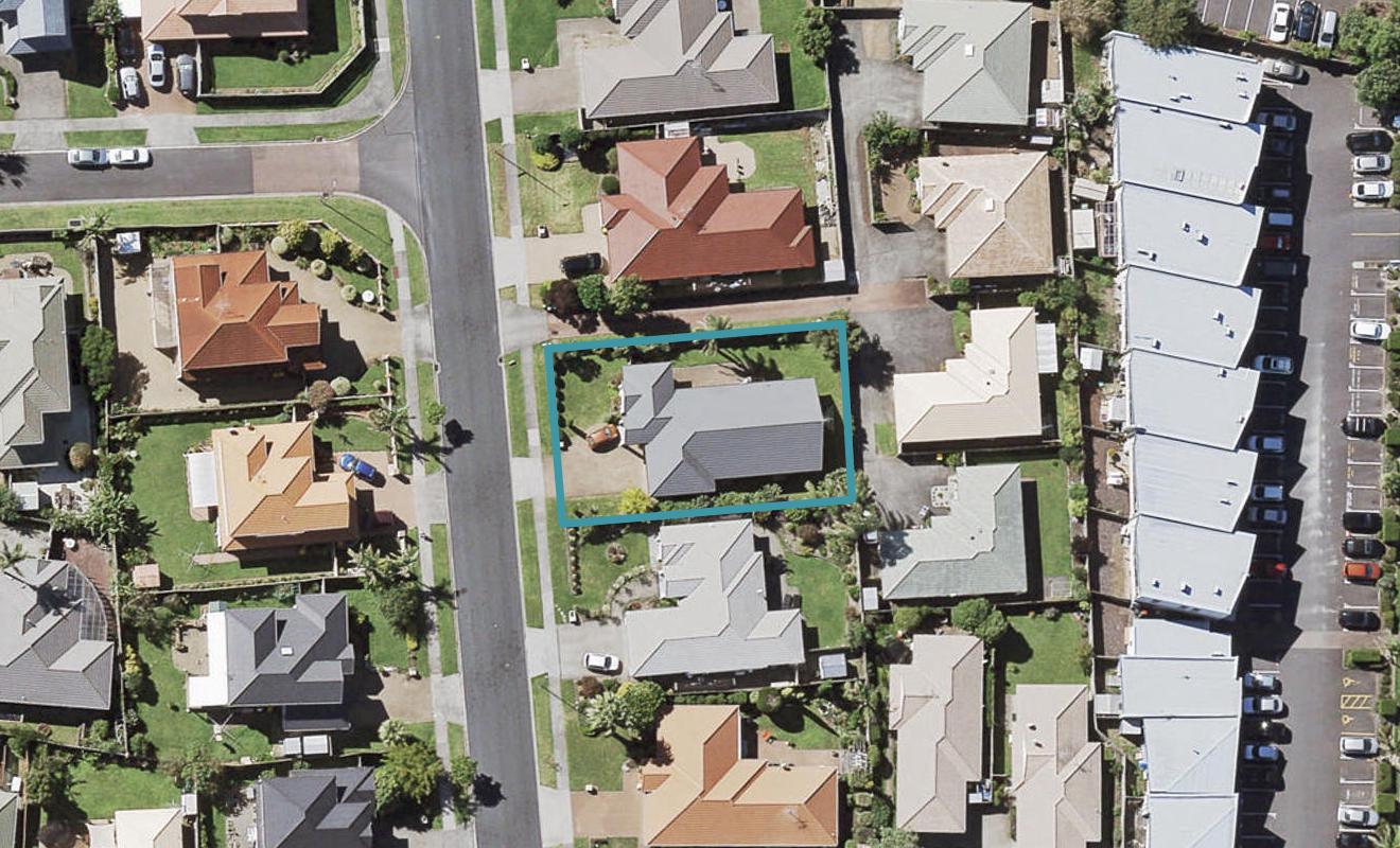 90 Bob Charles Drive, Golflands, Auckland - Carousel 1