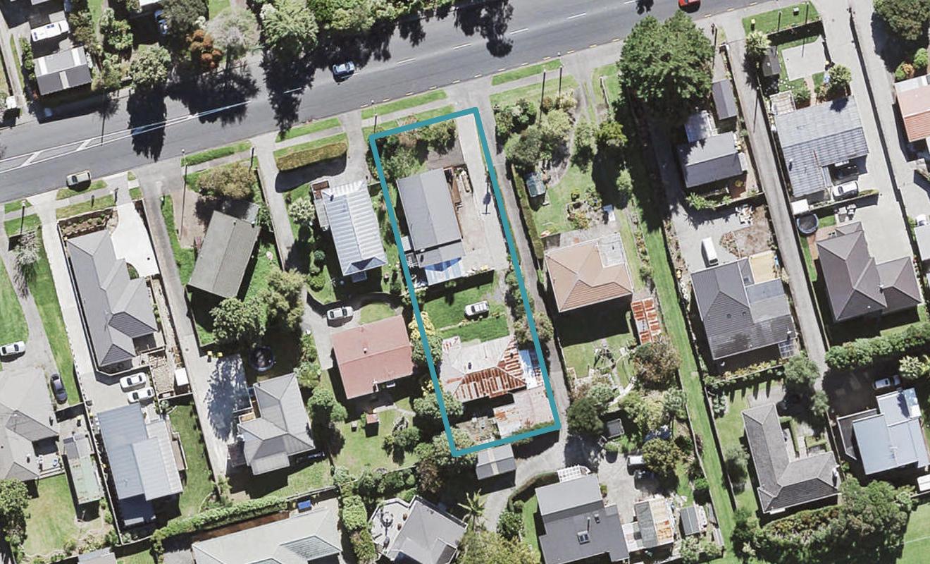1/42 Godley Road, Green Bay, Auckland - Carousel 1