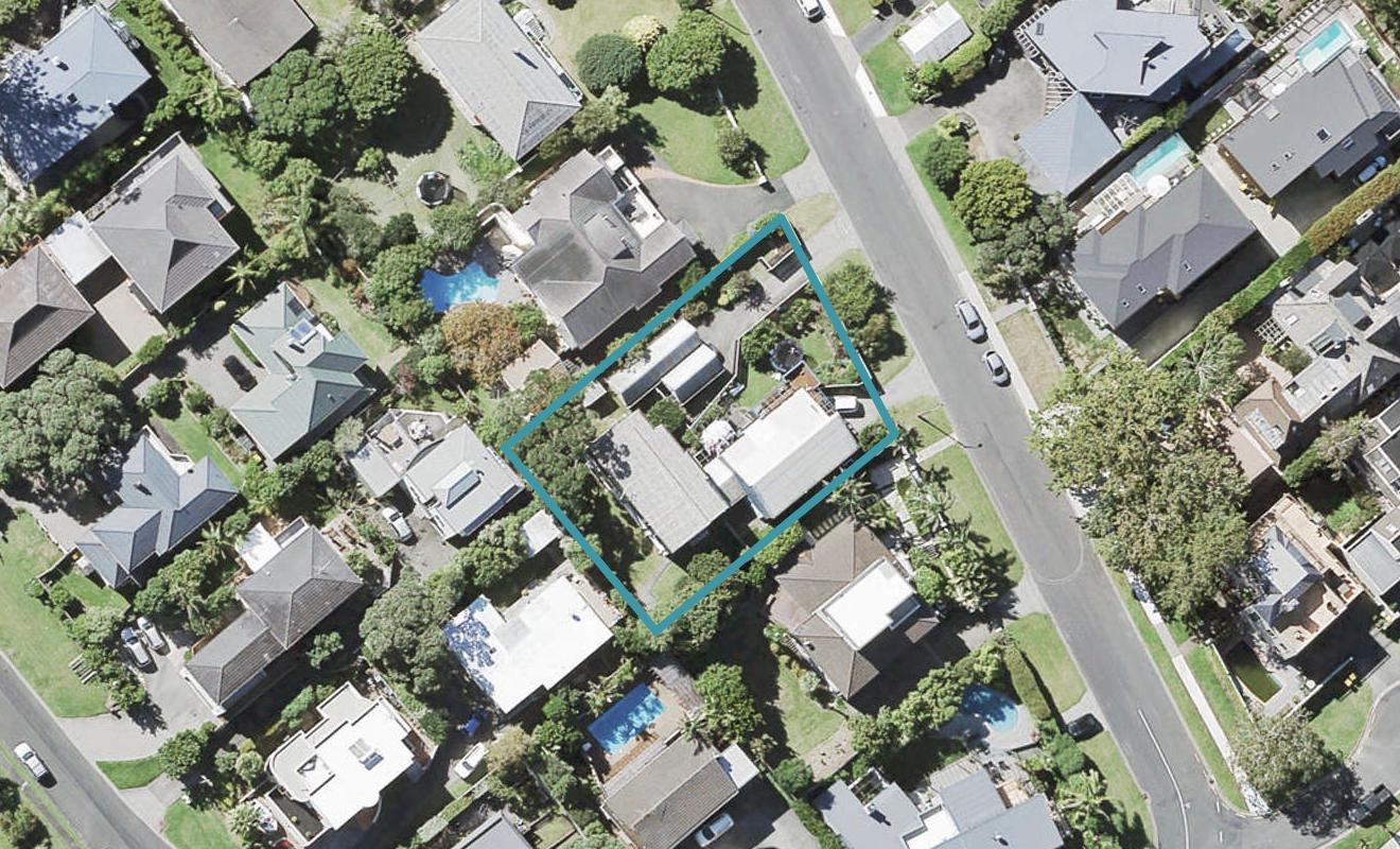 2/4 Bournemouth Terrace, Murrays Bay, Auckland - Carousel 1