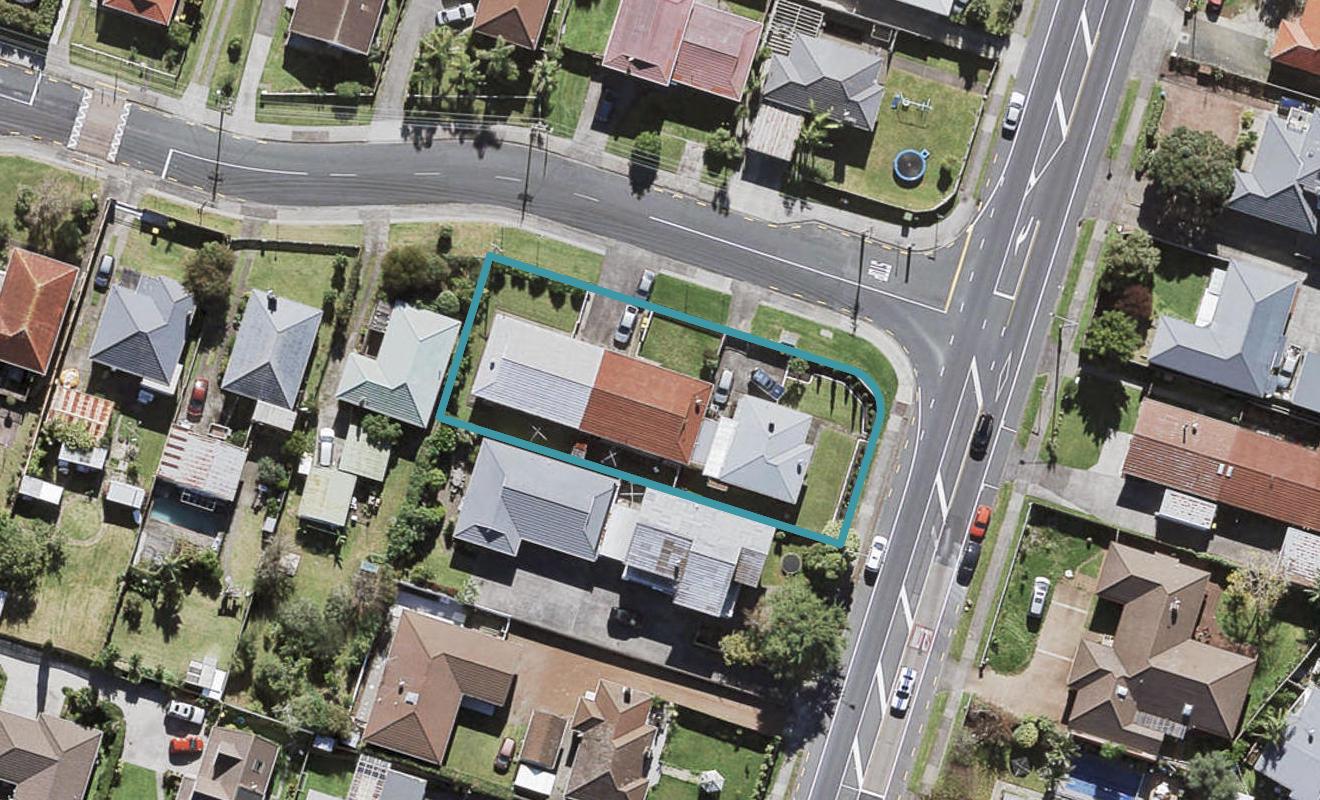214 Te Atatu Road, Te Atatu South, Auckland - Carousel 1