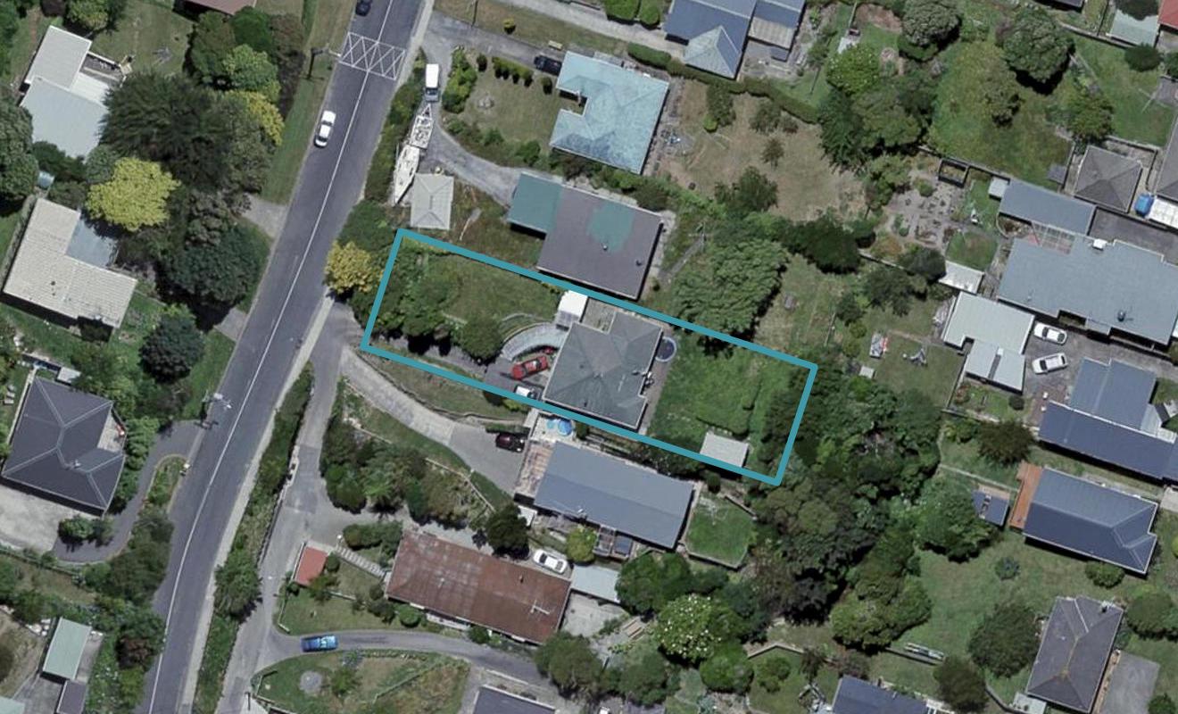 16 Bell Street, Tawa, Wellington - Carousel 1