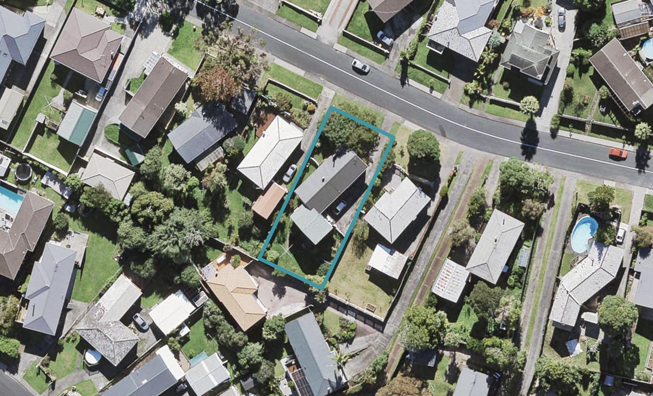 92 Lantana Road, Green Bay, Auckland - Carousel 1