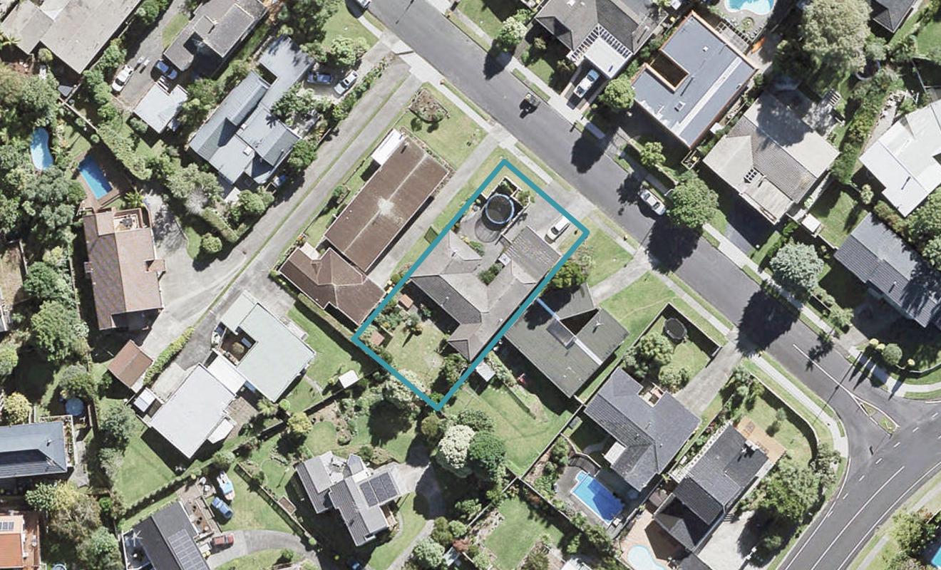 8 King Richard Place, Browns Bay, Auckland - Carousel 1