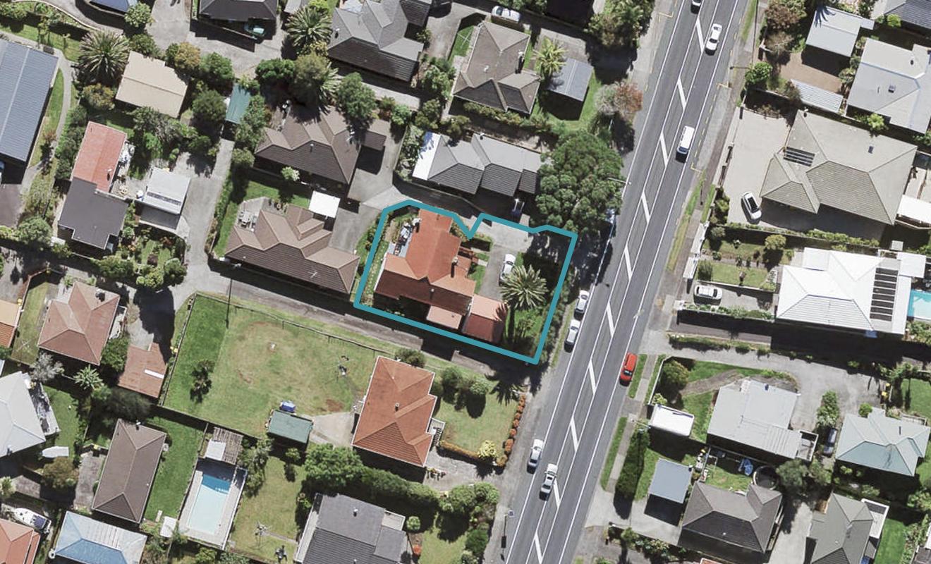 228 Te Atatu Road, Te Atatu South, Auckland - Carousel 1