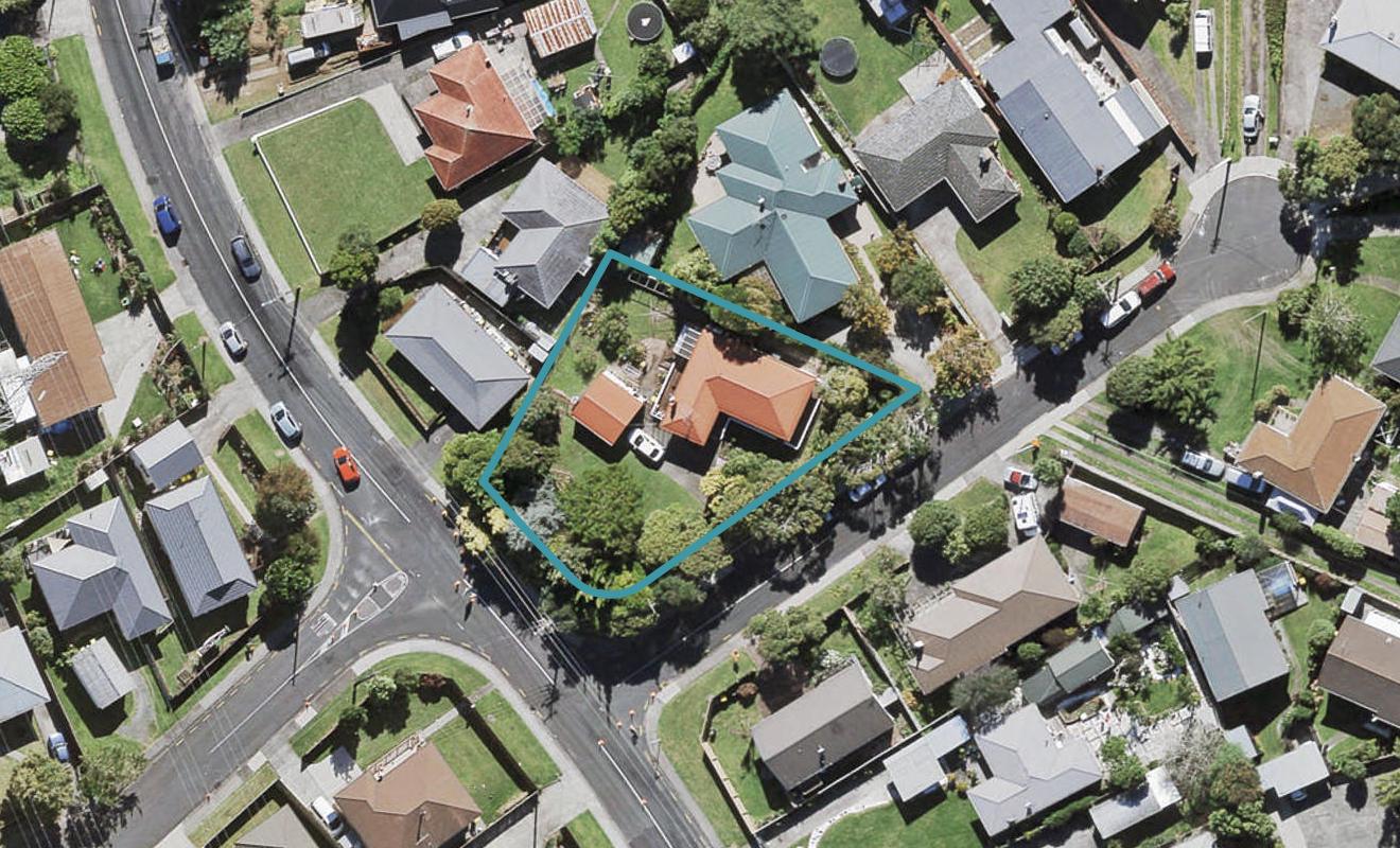 2 Rowan Terrace, Te Atatu South, Auckland - Carousel 1