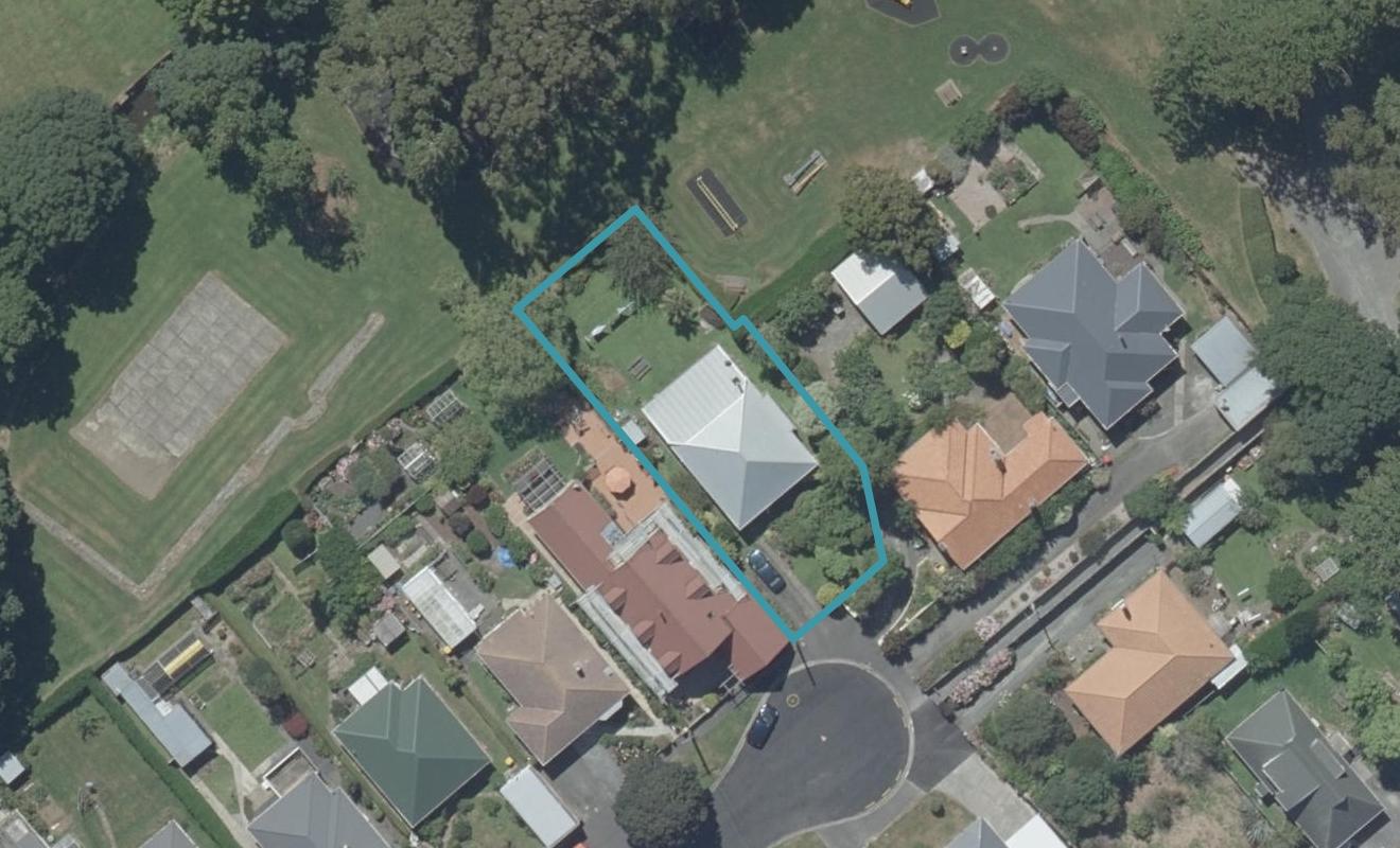 37 Ainslee Place, North East Valley, Dunedin - Carousel 1