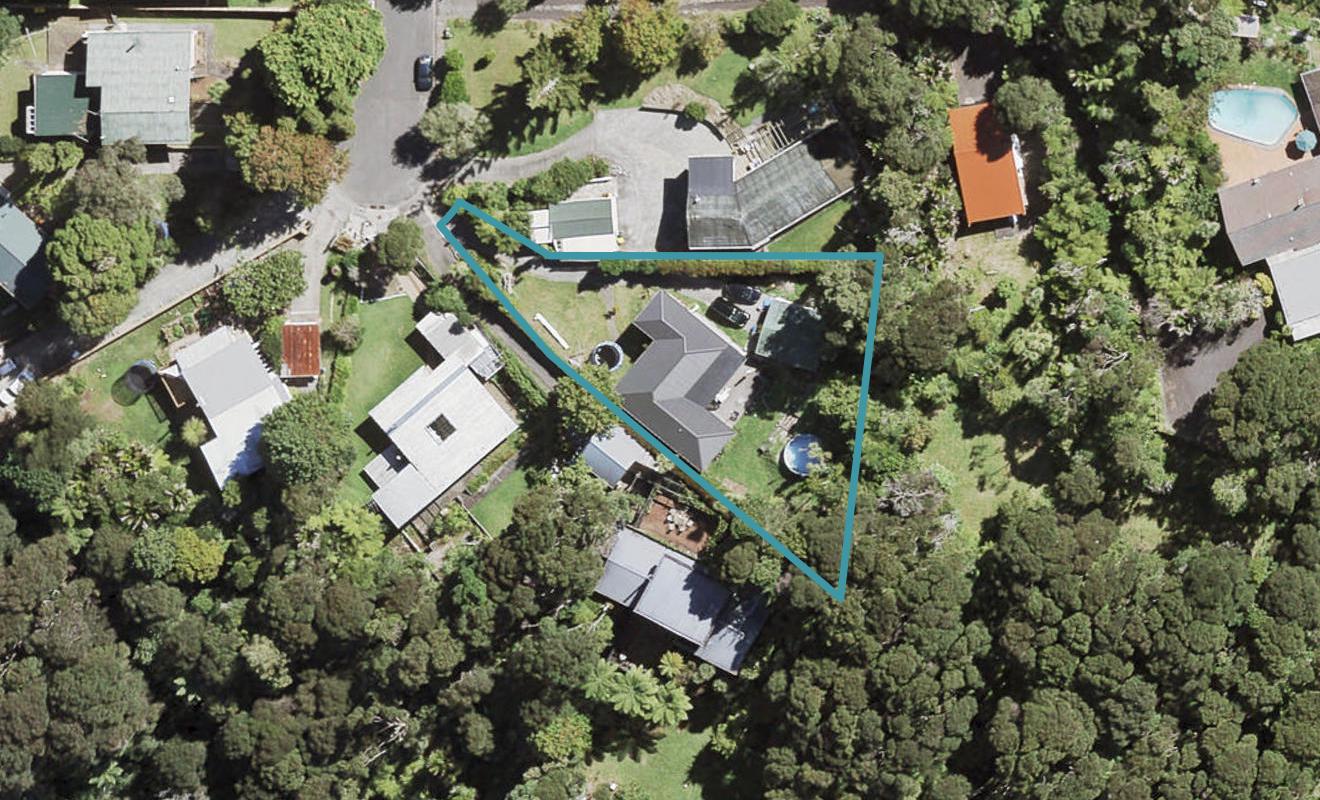 58 Rimutaka Place, Titirangi, Auckland - Carousel 1