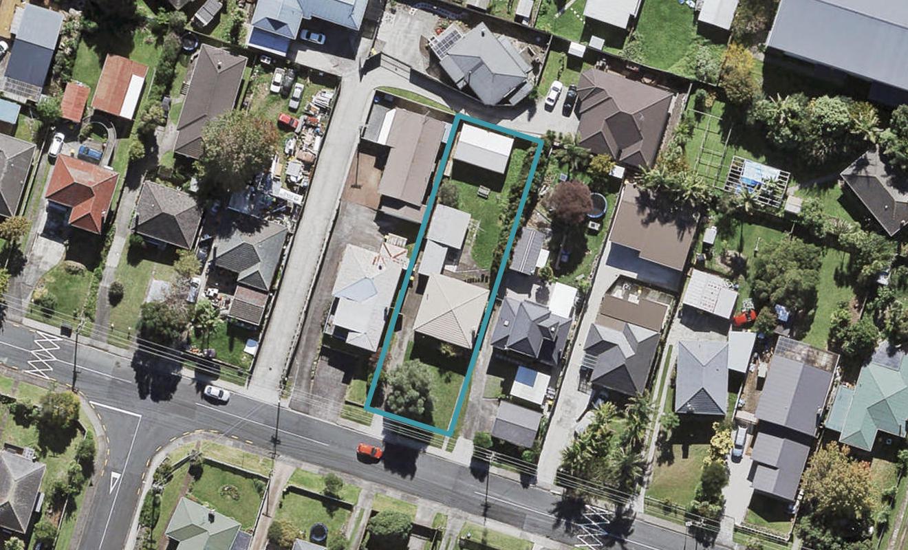 39 Strid Road, Te Atatu South, Auckland - Carousel 1