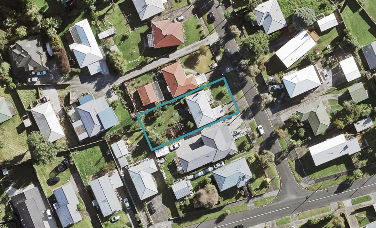 6 Whittle Place, New Windsor, Auckland - Carousel 1