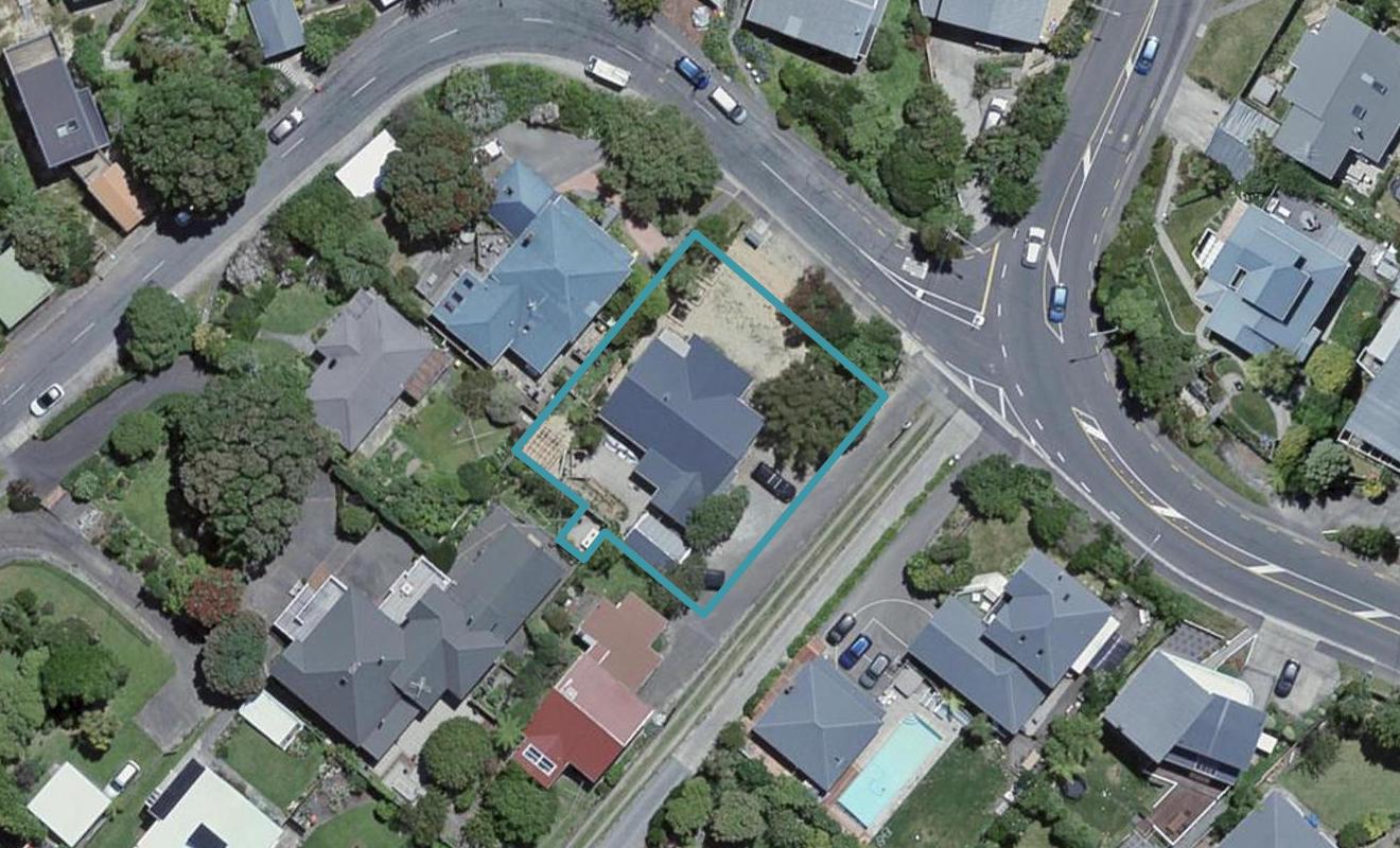 1 Trelissick Crescent, Ngaio, Wellington - Carousel 1