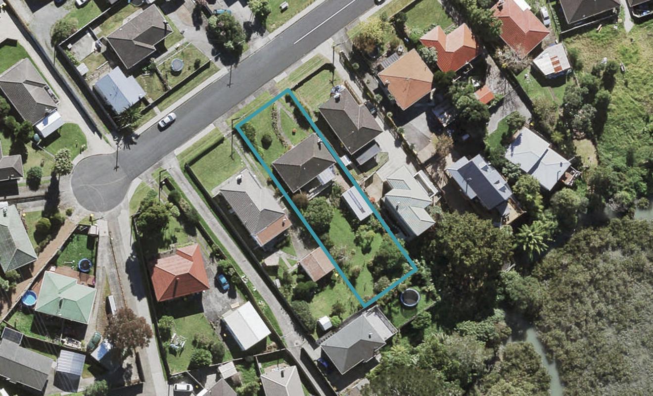15 Bedford Street, Te Atatu South, Auckland - Carousel 1